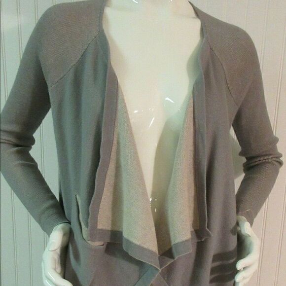 CAbi gray pocket cardigan #5132 size XS - Picture 3 of 6